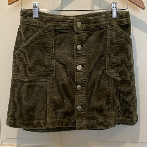 wild fable Dresses & Skirts - Army green corduroy mini skirt with pockets